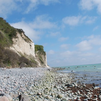 Am Strand vom Mons Klint mit den Mittelspitzen von der Rosteige - 16