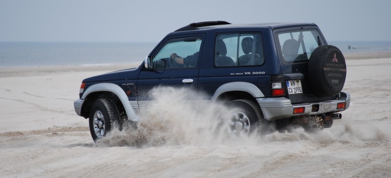 Mitsubishi Pajero V20 am Vejers Strand in Dnemark im tiefen Sand 03