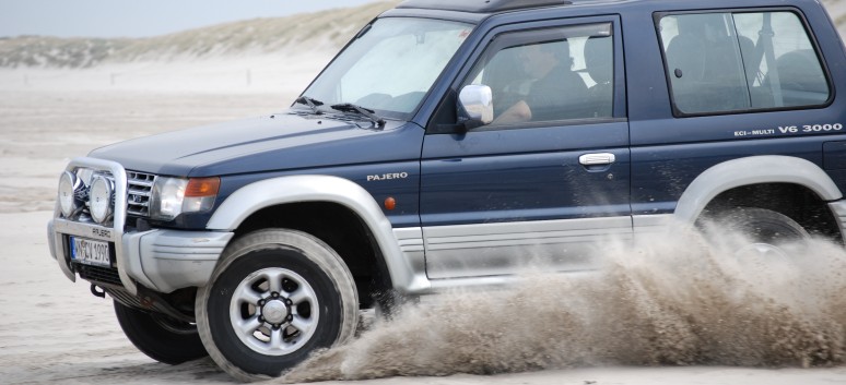 Mitsubishi Pajero V20 am Vejers Strand in Dnemark im tiefen Sand 09