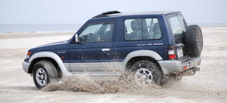 Mitsubishi Pajero V20 am Vejers Strand in Dnemark im tiefen Sand 10